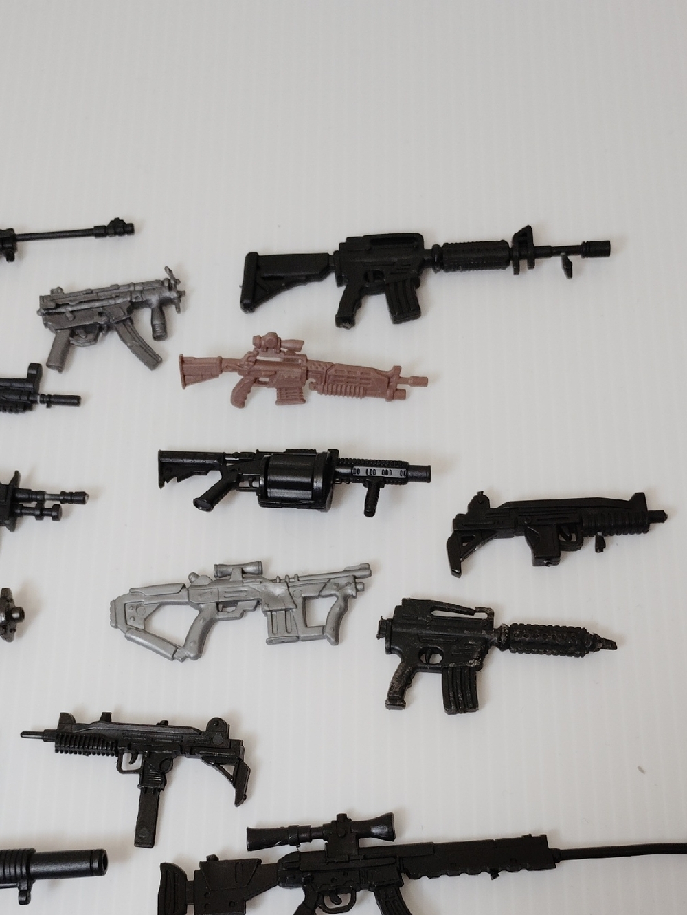 24! Military Action Figures Set - Assorted Green, Tan, White, Black And Weapons - Picture 10 of 12